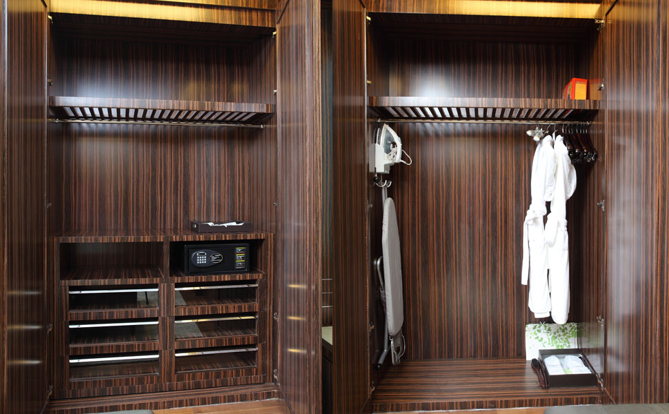 選擇定實木定制衣柜需要注意的細節